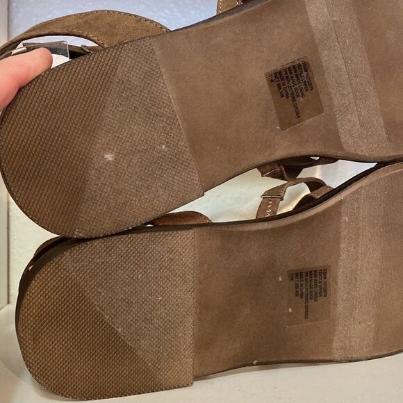 Torrid Womens Strappy Sandals Brown Adjustable Low Heel Shoes Flat Buckle 11 W - Picture 12 of 15